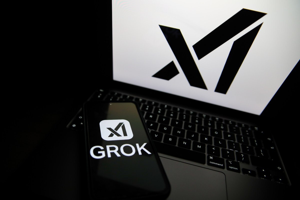 Компания xAI представила Grok Imagine — генератор изображений и видео нового поколения, который умеет создавать реалистичный контент, включая материалы для взрослых. Сервис работает на базе усовершенствованной модели Grok и предлагает пользователям простой текстовый интерфейс: опишите сцену — и получите изображение или анимацию в считанные секунды. Разработчики уверяют, что внедрили фильтры, предотвращающие незаконный и жестокий контент, однако пользователям позволят эротические эксперименты. Новый продукт бросает вызов Midjourney и Sora, открывая рынок более свободного творчества. Источник