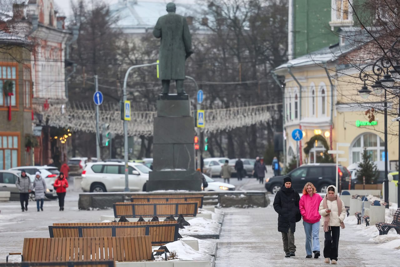 В Вологодской области сократилось потребление алкоголя   Данные декабря 2023 года и декабря 2024 года сравнили в центральном НИИ организации и информатизации здравоохранения Минздрава России. Потребление алкоголя сократилось в 44 регионах России. Среди них — Вологодская область.   Наибольшее снижение потребления алкогольной продукции показали: Республика Башкортостан  -26% , Амурская область  -25% , Астраханская область  -25% , Вологодская область  -24% ,  Ханты-Мансийский автономный округ — Югра  -23% .     Правительство Вологодской области