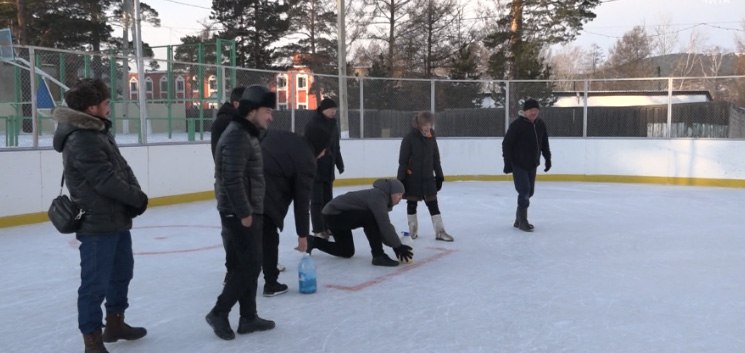 Фестиваль народов Забайкалья состоялся в Чите Соперники на спортивной площадке и друзья за её пределами Год единства народов России сегодня в Чите стартовал традиционным фестивалем народов Забайкалья Представители разных национальностей проживающих на территории региона соревновались в необычных дисциплинах О том кто стал главным фаворитом состязаний знает наш корреспондент Александр Зверев