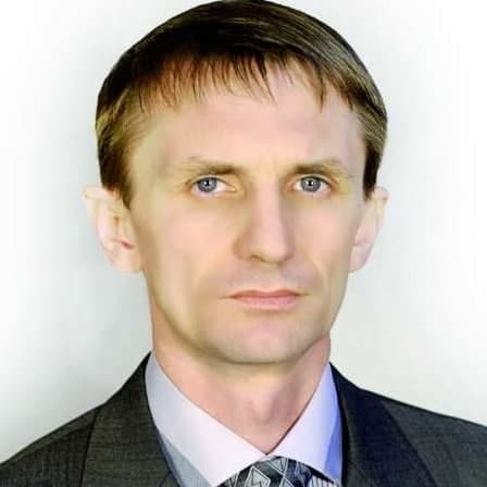 Заместителя министра транспорта Хабаровского края Березовского обвиняют в превышении полномочий. По данным следствия, в 2023-м государство выделило 13 миллионов бюджетных рублей, чтобы вытащить затонувший катер и буксир из акватории порта "Ванино". Компания-подрядчик работы не выполнила. Владимир Березовский об этом знал, но бумаги, что всё норм, подписал. Сейчас следователи продолжают выяснять все подробности злодеяний чиновника Березовского.