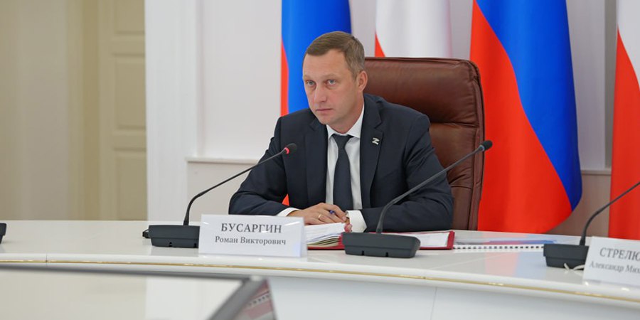 Губернатор потребовал разобраться с завышением платы за вывоз мусора В Саратовской области проблемой некорректного начисления платы за вывоз мусора будут заниматься Государственная жилищная инспекция и министерство природных ресурсов и экологии Во время совещания в правительстве региона губернатор Роман Бусаргин потребовал решить данную ситуацию на этой неделе Жители массово жалуются на завышенную плату в квитанциях которую в сентябре выставила компания Ситиматик Выставлять какие то платежки за людей которые не проживают по этому адресу недопустимо И более того обязывать людей потом идти исправлять чужие ошибки и доказывать что то сообщил глава региона Отметим что увеличение платы за вывоз мусора коснулось прежде всего жителей частного сектора Обслуживающая организация самовольно завысила количество жильцов из числа которых складывается сумма Это все вылилось в серьезное народное негодование Подробнее читайте на сайте Четвертой Власти