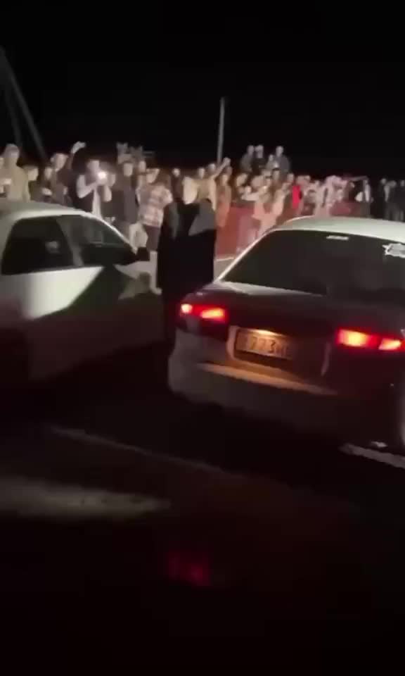 Нелегальные гонки в Ангарске: автомобиль врезался в зрителей, одна погибшая