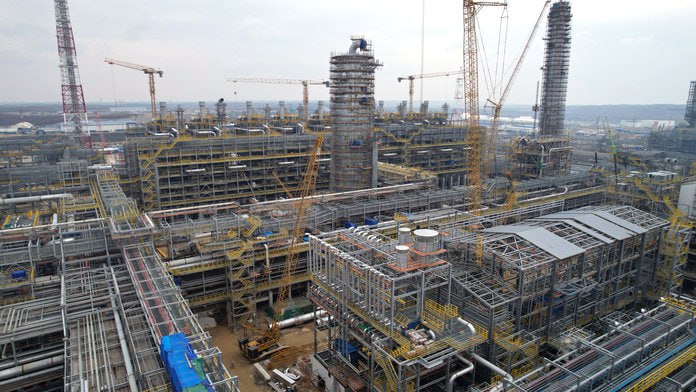 Газохимия. По поручению Президента у нас активно строятся Амурский газоперерабатывающий завод Газпрома и Амурский газохимический комплекс компании СИБУР. Василий Орлов: "По совокупной мощности этот газохимический кластер будет занимать второе место в мире. Активно реализуется программа газификации жилищно-коммунального хозяйства. Переведены на газ шесть котельных: в Циолковском, Благовещенске, Белогорске и Свободном. В перспективе планируем газифицировать еще 16 котельных. Начата программа социальной газификации".
