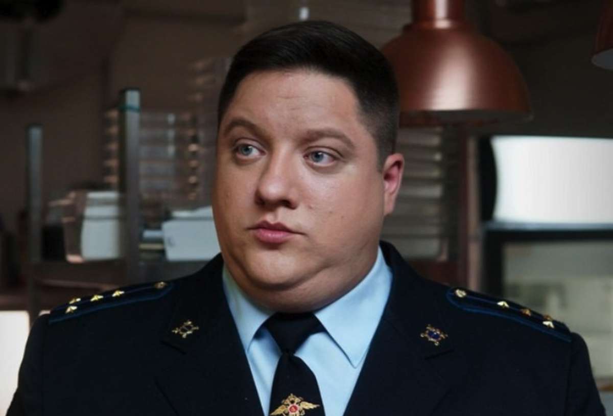 Умер актер сериала Полицейский с Рублевки Роман Попов Ему было 40 лет Артист долгое время боролся с раком Айтишная