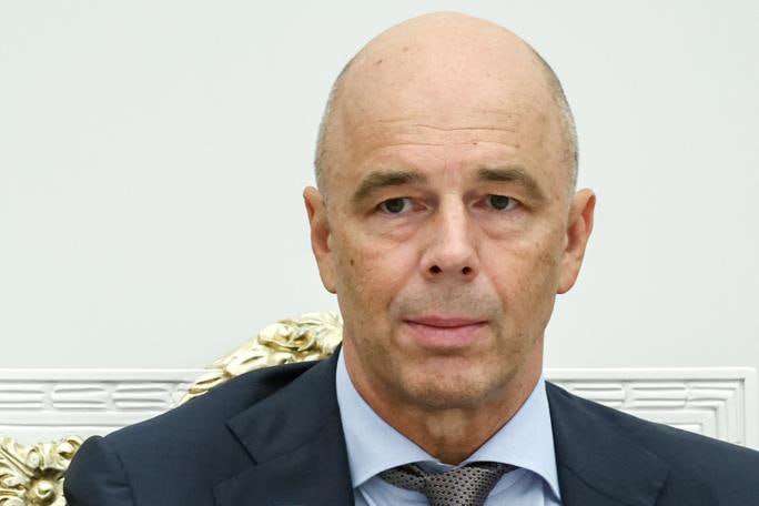 Дефицит бюджета по итогам 2025 года составит около 2 6 ВВП как и планировалось Россия 24 со ссылкой на данные Минфина России Доля нефтегазовых доходов бюджета по итогам 2025 года составит 23 а в 2026 м уменьшится до 22 прогнозирует министерство В 2026 году экономика России перейдет к устойчивым и сбалансированным темпам роста а по итогам 2025 года ВВП увеличится примерно на 1 заключил Силуанов jkinvest news jkinvest