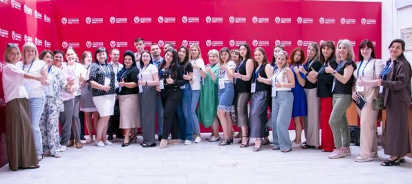 Обучение специалистов ГБУ "МФЦ ДНР" Специалисты центров "Мои документы" Донецкой Народной Республики завершили участие в очном модуле, который проходил в городе Ростов-на-Дону по теме "Организация работы сектора пользовательского сопровождения центров предоставления услуг". Подробнее