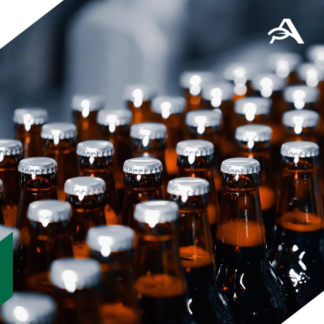 Объединенные пивоварни сменили название на Пивоварни Бочкарев Название основного юридического лица ОПХ стало Пивоварни Бочкарев следует из ЕГРЮЛ С 1 ноября компания будет вести все публичные коммуникации под новым брендом Новое имя Пивоварни Бочкарев подчеркивает преемственность и уважение к историческому наследию пивоваренным традициям и национальной культуре Решение о смене названия отражает новый этап развития компании и ее стремление укрепить позиции на российском рынке прокомментировали в компании изданию Коммерсантъ В августе 2023 года была закрыта сделка по продаже российского подразделения Хейнекен группе компаний Арнест компания стала называться Объединенные пивоварни в ее портфеле более 20 брендов среди которых Крушовице Бочкарев Мистер Лис и другие agroexpert Наши каналы