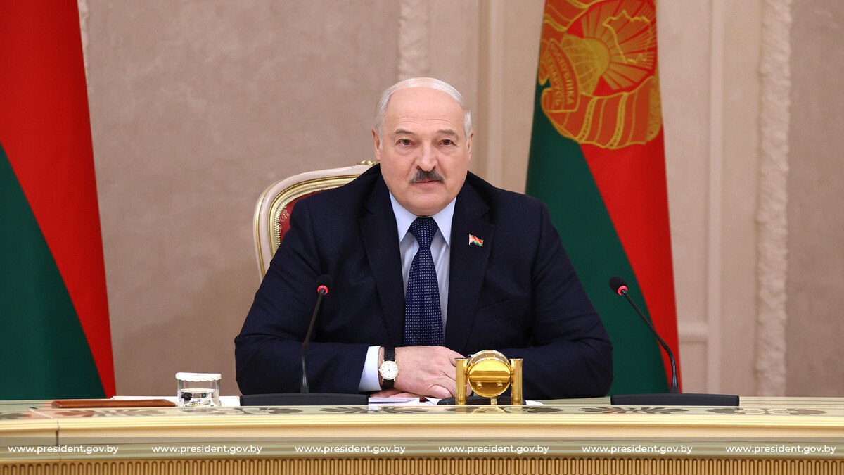 Александр Лукашенко 2-4 июня совершит визит в Китайскую Народную Республику В Пекине пройдет традиционная дружеская семейная встреча белорусского лидера с Председателем КНР. Сначала в формате «один на один», а затем в неформальной обстановке Александр Лукашенко и Си Цзиньпин, как планируется, обсудят состояние и перспективы развития белорусско-китайских отношений, их максимальное наполнение практическим содержанием за счет реализации совместных проектов и продвижения многосторонних инициатив. В центре внимания будут также вопросы международного сотрудничества. Программой визита запланирован и ряд других переговоров и встреч.