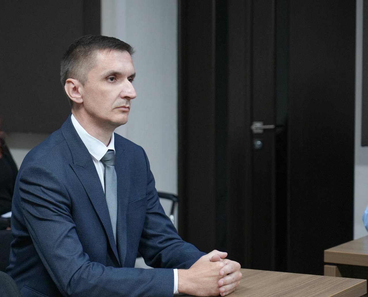 Игорь Иванов назначен на должность заместителя министра природных ресурсов РСО Алания Об этом на заседании правительства республики сообщил помощник Главы республики Ирбек Хачиров Отметим ранее Игорь Иванов возглавлял отдел информационно технического обеспечения и делопроизводства Министерства природных ресурсов и экологии по РСО Алания