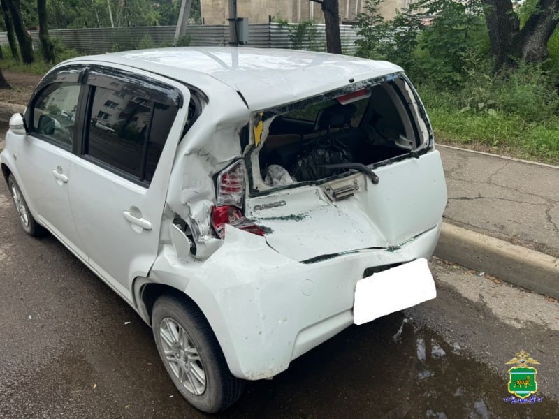 Водитель «Урала» нарушил дистанцию и стал виновником ДТП в Биробиджане  Вчера по ул. Волочаевской № 18 водитель автомобиля «Урал» не учел безопасную дистанцию до впереди двигающегося автомобиля, в результате чего совершил столкновение с автомобилем «Тойота Пассо».   В результате ДТП автомобили получили механические повреждения.    Все НОВОСТИ ЕАО в одном месте  жми    Прислать новость