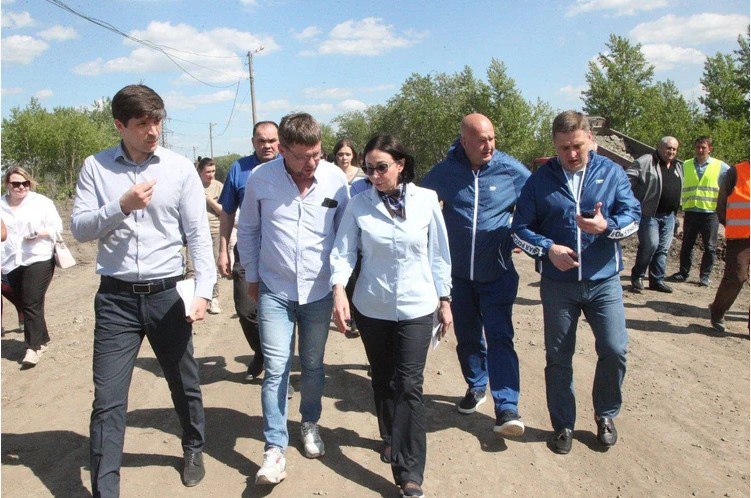 Директор МБУ «Автоспорткомлекс «Трасса 74» Сергей Ефимов, которого обвиняют в получении взятки в особо крупном размере, попытался выйти из СИЗО. Его адвокат подал апелляционную жалобу и попросил заменить меру пресечения на домашний арест или залог в размере миллиона рублей. Но, как сообщили в объединенной пресс-службе судов региона, Челябинский областной суд отставил постановление суда без изменений - Ефимов пробудет в СИЗО до 4 июля 2025 года. По данным следствия, на протяжении двух лет - с весны 2022 по август 2024 года - Ефимов получил четыре миллиона рублей от директора компании за предоставление земельного участка, предусмотренного для спортивных целей, под асфальтобетонный завод.