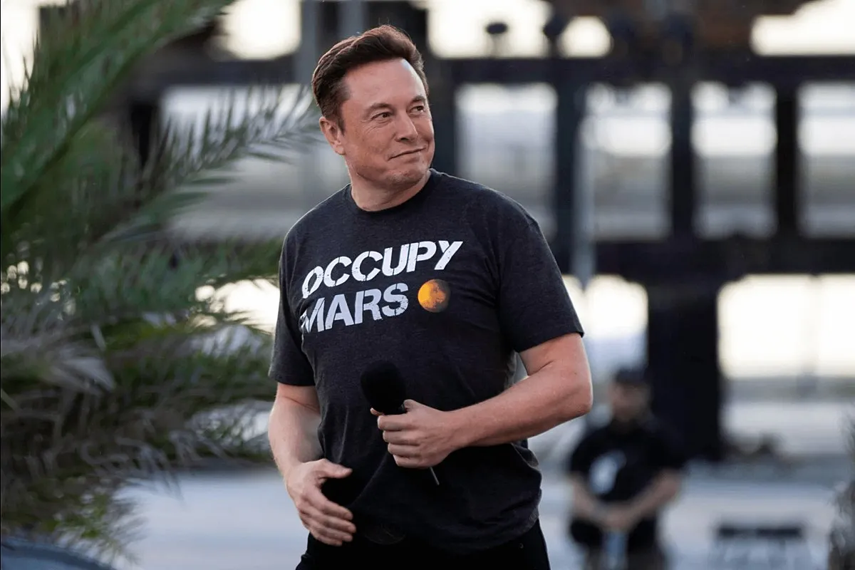 SpaceX в ходе IPO собирается предложить фондовому рынку одну из самых агрессивных систем корпоративного управления пишет FT Маск будет гендиректором и председателем совета директоров акционеры практически не смогут влиять на решения Отстранить его можно будет только голосованием держателей акций класса B но большинство их них принадлежит самому миллиардеру Ещё больше бумаг он получит в случае достижения целей по капитализации созданию космических дата центров и колонизации Марса vc ru invest 2926248