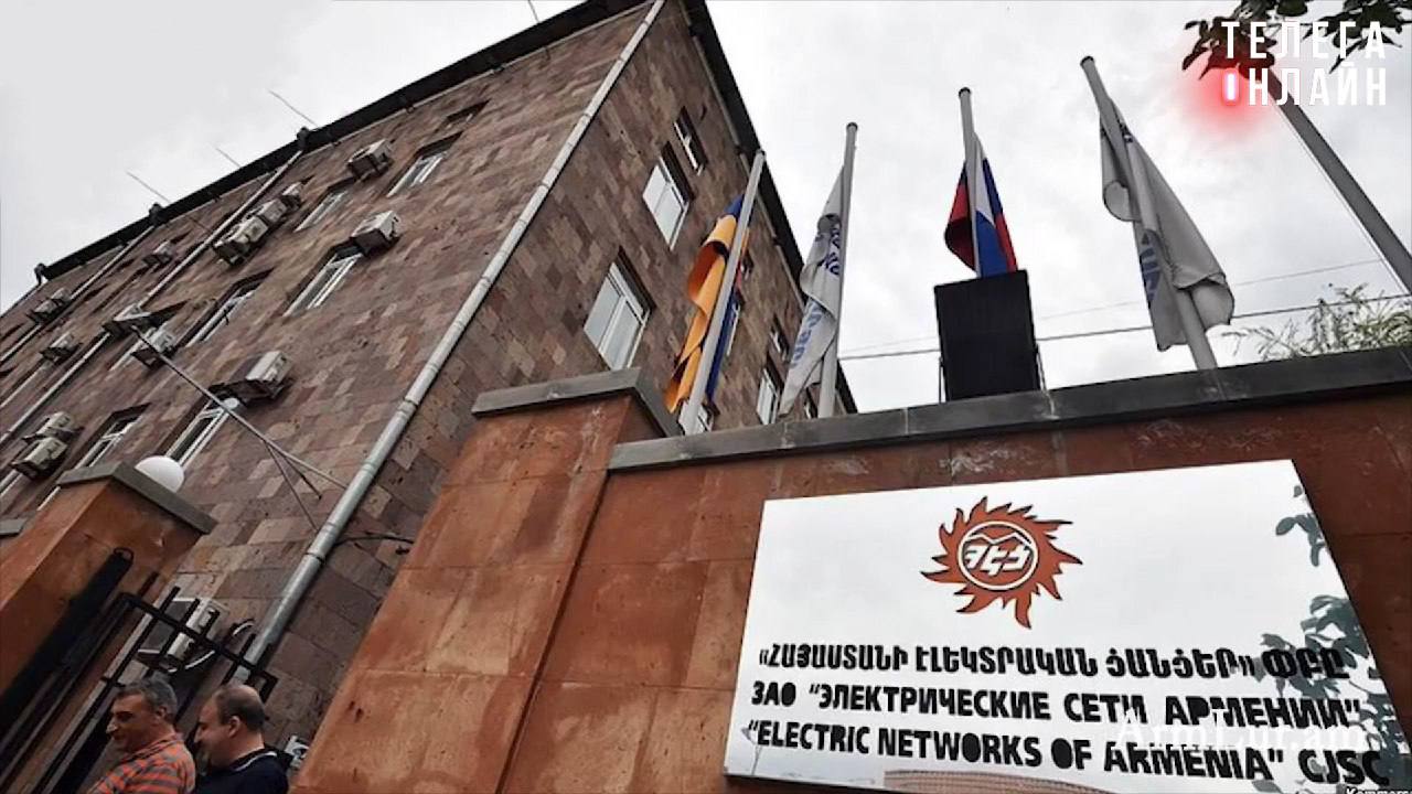 Надо бы вернуть Арестованный в Ереване бизнесмен Самвел Карапетян выиграл у правительства Армении в Международном арбитраже дело о национализации принадлежащих ему «Электрических сетей». Власти должны на чужой каравай рот не развевать не применять закон, позволяющий отжать собственность, так как он нарушает международные обязательства Армении в сфере инвестиций. Наблюдаем, чем ответит идущий в ЕС премьер Пашинян.