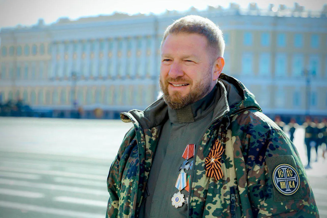 Досрочное сложение полномочий Малькевича одобрил Закс Сам депутат Единой России на свое последнее заседание не пришел Накануне стало известно что медиаменджер Александр Малькевич за несколько месяцев до завершения созыва парламента Петербурга решил отказаться от депутатских полномочий и отправиться на войну Уход из Закса произошел на фоне уголовного дела Малькевича обвиняют в расстрате бюджетных средств телеканала Санкт Петербург которым он руководил Адвокат экс депутата Сергей Горелкин сообщил Закс ру что на днях прокуратура утвердила обвинительное заключение и скоро материалы дела должны поступить в суд Фото Media Малькевич Подпишитесь на наш инстаграм там мы публикуем новости и истории о жизни в Петербурге