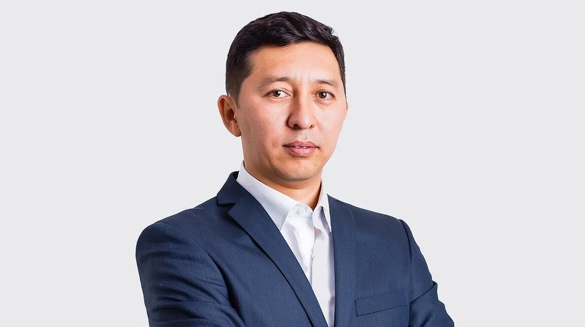 Экс-председатель холдинга Zerde получил должность в совбезе Казахстана  Президент Казахстана назначил Армана Абдрасилова заведующим ситуационным центром Совета безопасности РК. Об этом сообщили в Акорде.  Абдрасилов родился в 1980 году в Акмолинской области. Свою карьеру начал в 2001 году в НИИ математики и механики КазНУ. Затем работал в Национальном научно-техническом центре, а с 2013 по 2020 годы возглавлял Центр анализа и расследования кибератак. С 2020 по 2022 годы возглавлял национальный инфокоммуникационный холдинг Zerde. Читать далее...      Прислать новость