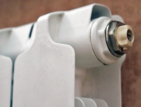 Отопительный сезон в Обнинске завершится 15 мая Отопительный сезон решили завершить и в Обнинске. С 15 мая управляющие компании, предприятия и организации наукограда займутся отключением отопления. Соответствующее постановление подписали в администрации города. Об этом рассказал Вячеслав Лежнин.