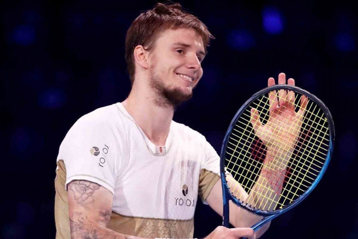 Александр Бублик вышел в третий круг US Open Казахстанский теннисист Александр Бублик 24 ATP уверенно прошёл во второй раунд Открытого чемпионата США обыграв австралийца Тристана Скулкейта 96 ATP со счётом 6 3 6 3 6 3 Матч продолжался всего 1 час 45 минут Бублик не отдал сопернику ни одного сета и повторил свой лучший результат в Нью Йорке в третий круг он выходил также в 2019 году Кроме того он уже защитил рейтинговые очки за прошлогоднее выступление на US Open baq kz