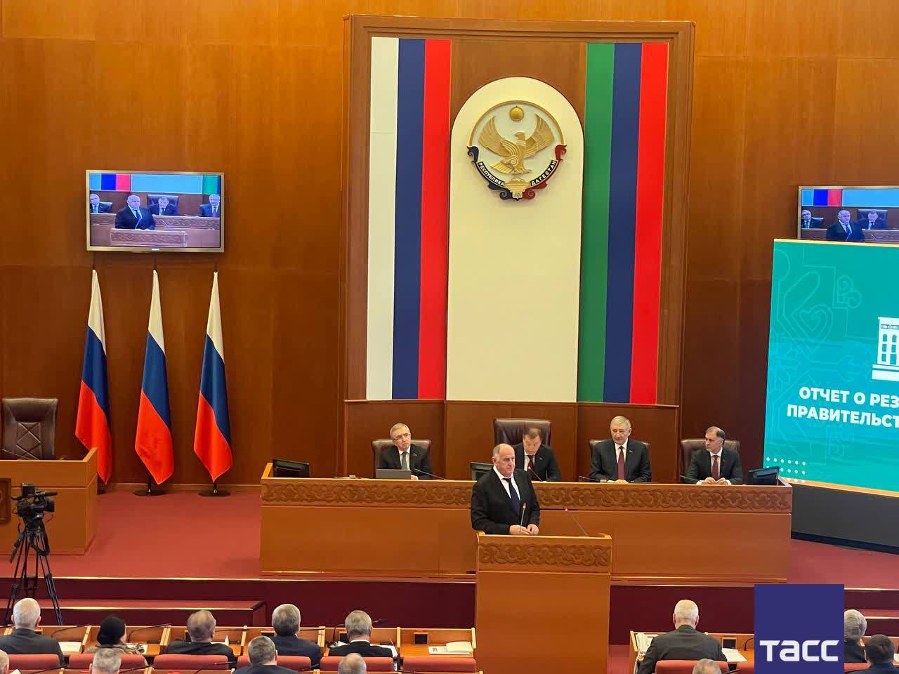 Порядка 7 млрд рублей направили в 2025 году на реконструкцию дорог в горной местности в Дагестане Об этом ТАСС сообщил председатель правительства Республики Дагестан Абдулмуслим Абдулмуслимов В рамках развития горных территорий в 2025 году проводятся мероприятия по строительству реконструкции и капитальному ремонту на 87 объектах общей протяженностью 232 9 км с объемом финансирования 7 млрд рублей сказал агентства Фото Гянжеви Гаджибалаев ТАСС Подпишись на ТАСС Кавказ в Max