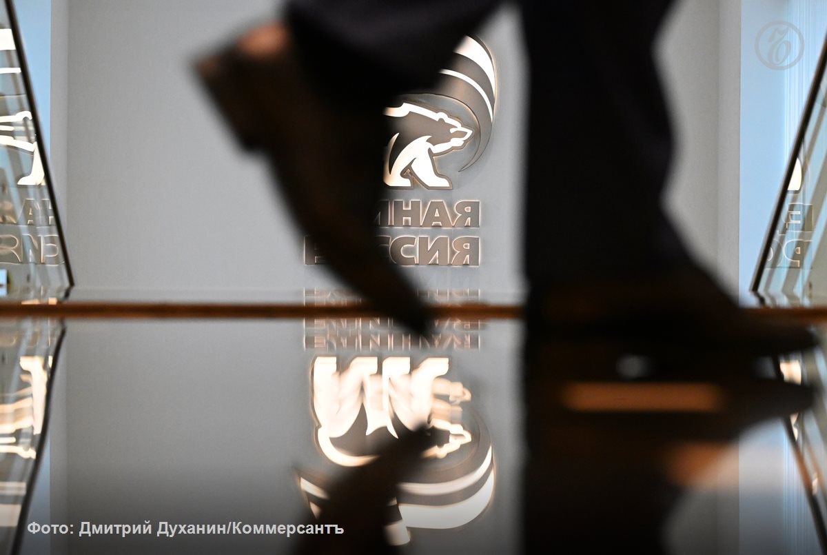 Единая Россия отчитается перед избирателями о выполнении Народной программы стало известно Ъ Тематические форумы пройдут в нескольких десятках регионов а первый из них состоится в Челябинске 5 февраля Секретарь генсовета Единой России Владимир Якушев заявил что рассчитывает на открытый и откровенный диалог без умалчиваний о проблемах которые пока не удалось до конца решить Результаты региональных обсуждений рассмотрят на партийном съезде Политолог Алексей Чеснаков отмечает что отчетная кампания Единой России в 2026 году это оригинальная предвыборная фишка Ъузнал