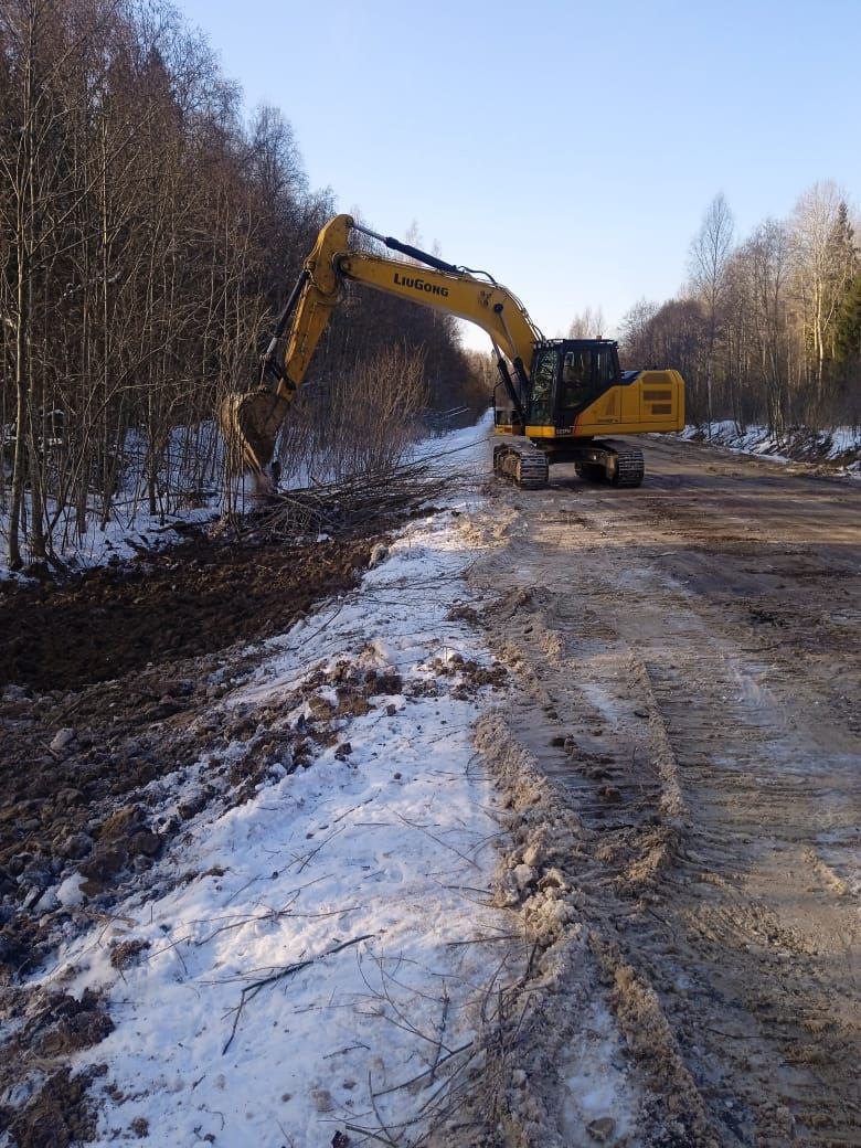 Трасса от Нового Некоуза до поселка Октябрь была в критическом состоянии, объем и работ, и финансирования большой, поэтому восстановление проводим поэтапно. По нацпроекту «Безопасные качественные дороги» заменили уже 27 километров. Осталось отремонтировать еще 25 километров. О том, что работы будут продолжены, говорил во время прямой линии в декабре в ответ на обращения жителей.  Ранняя весна позволила подрядчику уже приступить к подготовительным работам на объекте. Ремонт будет комплексным – с заменой грунта на локальных участках, усилением основания, укладкой нескольких слоев асфальта, монтажом остановок, знаков, нанесением разметки. Для защиты дороги от воздействия большегрузов на участке у станции Родионово уже работает автоматический пункт весогабаритного контроля.