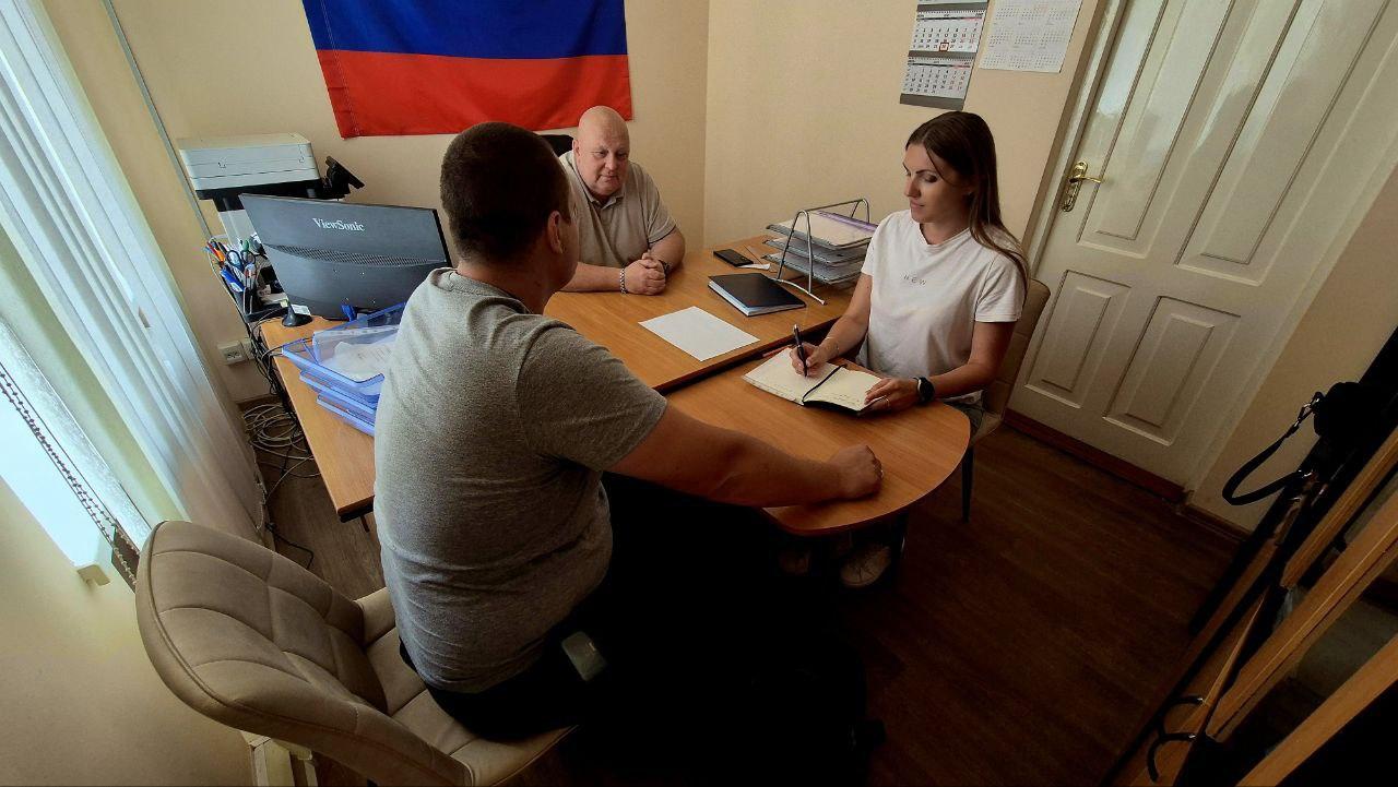 Шефы из Рязанской области получили заявки на помощь для жителей Таврийска Представители региона-шефа Рязанской области провели рабочее совещание с начальником территориального отдела по городу Таврийску Администрации городского округа города Новая Каховка Андреем Мовчаном. На встрече обсудили актуальные проблемы, которые возникают у специалистов управления и местных жителей. Наметили план дальнейшего сотрудничества, обозначили задачи и возможные пути их решения, зафиксировали потребности. Шефы приняли в работу все пожелания для оперативного реагирования.