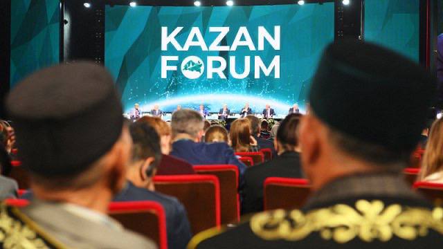 В Казани с 13 по 18 мая пройдёт KazanForum 2025 На форум «Россия — исламский мир» приедут представители из 99 стран. В программе — более 120 сессий, выставка Russia Halal Expo и конгресс министров культуры стран ОИС. Ожидается свыше 20 000 участников. Казань снова в центре международного диалога