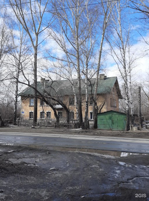 Власти хотят ввести режим повышенной готовности из-за разрушающегося дома в Пашино. Двухэтажное здание на Солидарности, 2 построили 68 лет назад.   Дом признали аварийным, а его конструкция обрушивается. Теперь департамент энергетики проведет обследование, усилит мониторинг состояния, а жильцам предоставят жилье в маневренном фонде.  Фото: 2ГИС