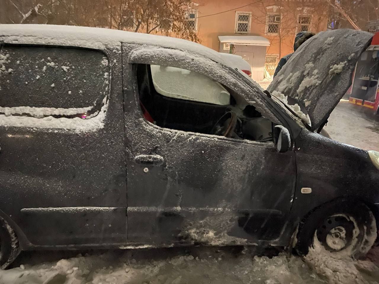 Подозреваемого в поджоге автомобиля в Кургане нашли в течение суток   Накануне, в ночь на 1 февраля, в полицию обратились с заявлением о возгорании автомобиля.   Сотрудники правоохранительных органов установили, что машина принадлежит жительнице Кургана. Подозреваемого, которым оказался 59-летний местный житель, установили и задержали. Ранее он уже был неоднократно судим. Об этом рассказали в телеграм-канале МВД России по Курганской области.  Возбуждено уголовное дело. Мужчина задержан.