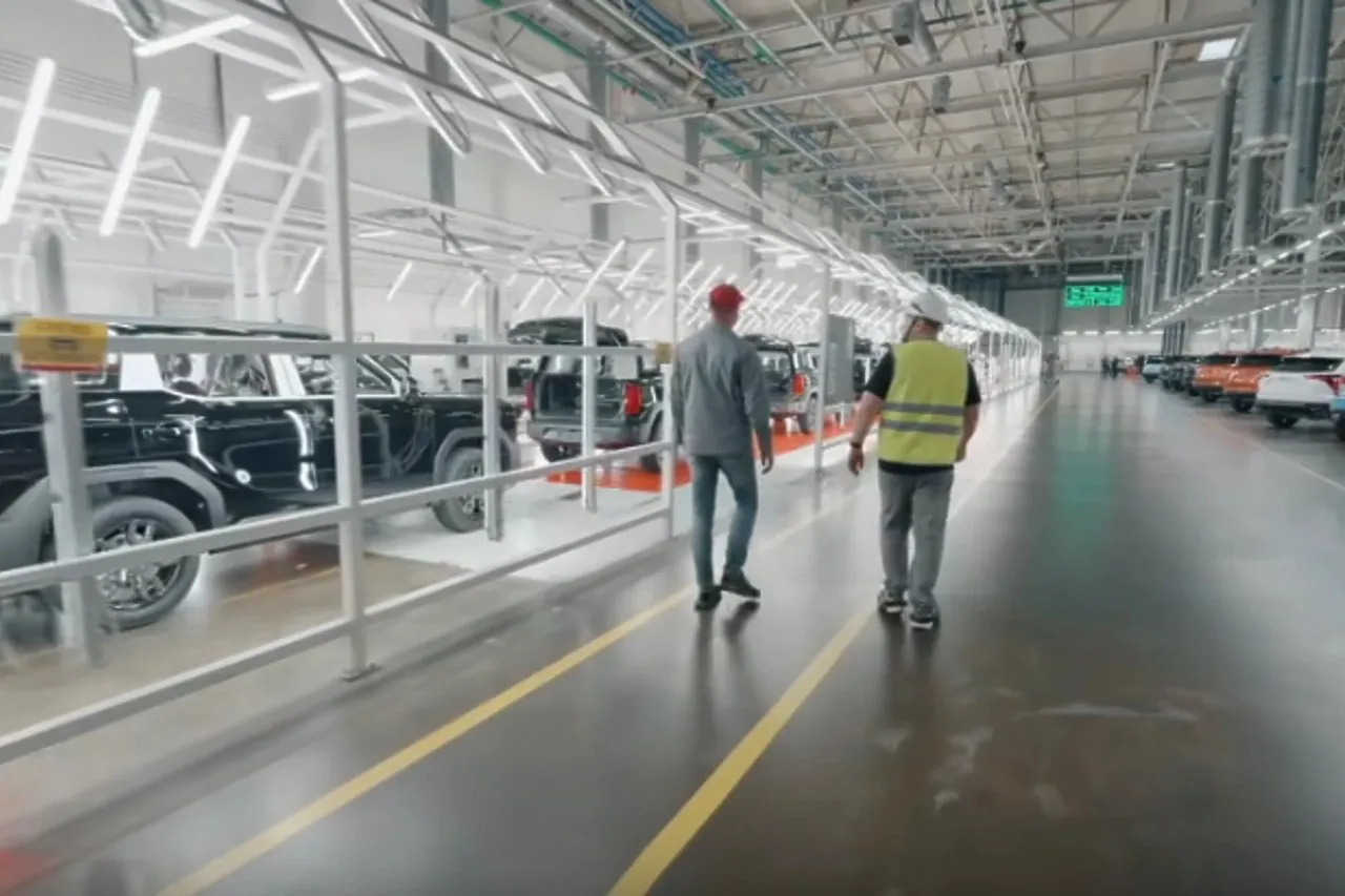 Мантуров китайские автомобили не должны конкурировать с АвтоВАЗом Китайские автомобили не должны создавать конкуренцию АвтоВАЗ при выходе на российский рынок заявил первый вице премьер РФ Денис Мантуров в интервью порталу Вести Помимо высочайшего уровня локализации и унификации с другими производителями российским условием для китайцев было отсутствие прямой конкуренции производителю Лады сообщил вице премьер правительства РФ Мантуров отметил что это могут быть модели востребованы среди россиян но которые не пересекаются напрямую с АвтоВАЗом Например электрические или гибридные автомобили сообщают Вести В декабре 2025 года президент АвтоВАЗа Максим Соколов в интервью Ведомостям обвинил китайских производителей в демпинге uralweb ru
