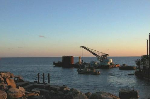 В Казахстане оценили ущерб от ударов по КТК Атаки на Каспийский трубопроводный консорциум привели к потере 480 тыс тонн нефти сообщил министр энергетики Ерлан Аккенженов при этом планы по добыче на год будут выполнены По оценкам политолога Марата Шибутова при цене 450 за тонну ущерб составил около 216 млн около 110 млрд тенге КТК крупнейший нефтепровод соединяющий месторождения Западного Казахстана с российским побережьем Черного моря для отгрузки нефти на мировые рынки 1 В этом году через нефтепровод планировалось прокачать рекордные 72 млн тонн нефти однако сейчас план снижен до 68 млн тонн Глава Минэнерго подчеркнул что Казахстан не будет отказываться от КТК поскольку этому маршруту нет альтернативы Подробнее на нашем сайте Актуальные новости из Центральной Азии fergananews