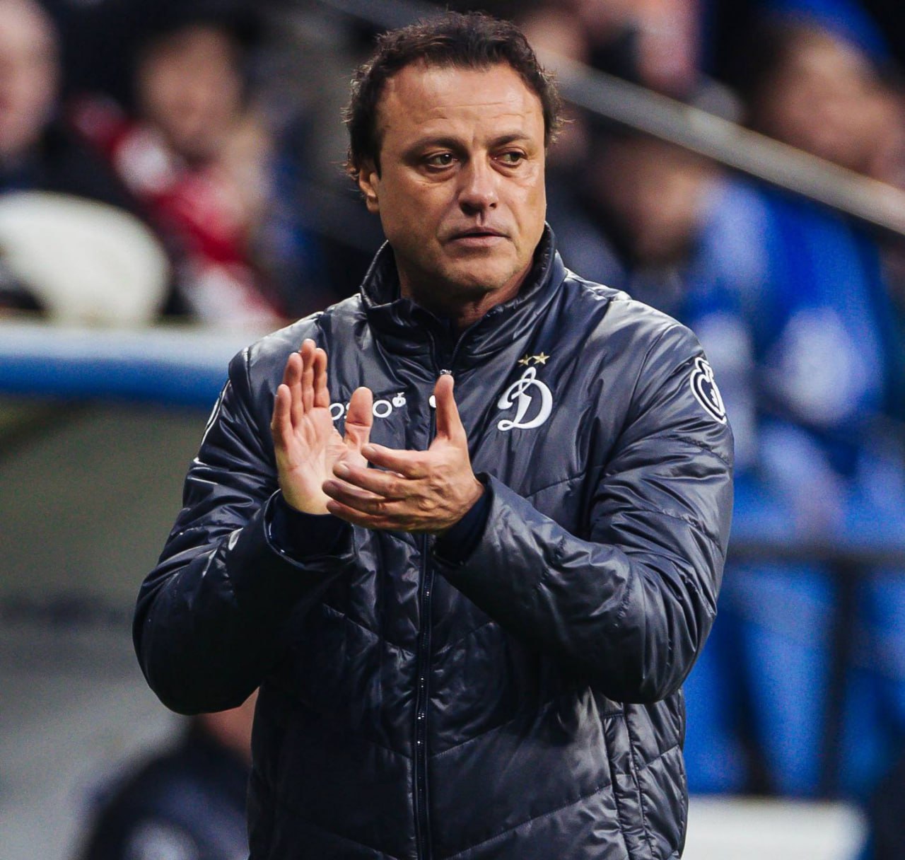 Ролан Гусев утвержден главным тренером Динамо до конца сезона сообщает пресс служба московского футбольного клуба 48 летний специалист исполнял обязанности главного тренера с ноября этого года когда в отставку был отправлен Валерий Карпин Гусев работает в штабе Динамо с лета 2023 года В конце прошлого сезона он уже исполнял обязанности главного тренера когда должность покинул Марцел Личка Фото телеграм канал Динамо interfaxonline