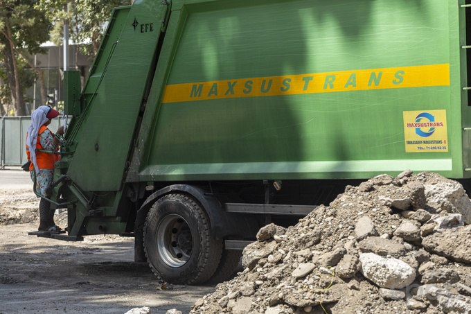 С 2026 года плата за вывоз отходов будет приниматься только онлайн Прекращаются поквартирные обходы для сбора денег за санитарную очистку с населения Агентство по управлению отходами и развитию циркулярной экономики уже направило соответствующие предписания предприятиям по всей стране В ведомстве отметили что переход на оплату только через электронные системы станет удобным для населения Также этот шаг позволит увеличить прозрачность и предотвращать коррупцию в сфере вывоза мусора www spot uz ru 2025 11 04 waste payments Telegram Instagram YouTube