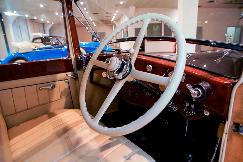 В Москве за 37 млн ₽ продают редкий Rolls-Royce 20/25 1935 года с пробегом всего 100 км  Под капотом у него установлен 3,7-литровый бензиновый двигатель мощностью 25 л. с. и задний привод. Цена — 37 млн ₽.   Если сломается, во сколько выйдет ремонт?