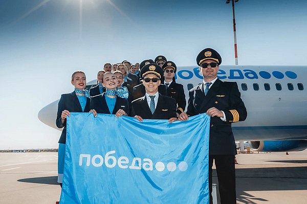 "Победа" обжаловала решение об увеличении размеров ручной клади Авиакомпания «Победа» обжаловала решение суда об увеличении допустимого размера ручной клади за день до его вступления в законную силу. Об этом сообщает РАПСИ со ссылкой на картотеку на сайте Щербинского суда Москвы. «Апелляционная жалоба принята к рассмотрению», — говорится в судебной базе. В начале июня суд признал действия ООО «Авиакомпания «Победа» по установлению нормы бесплатного провоза ручной клади в виде одного места габаритами до 4 х 36 х 30 сантиметров, нормы к товарам из магазинов Duty Free, упакованным в запечатанный опломбированный пластиковый пакет габаритами не более 10 х 10 х 5 сантиметров, незаконными, говорится в решении суда. aviaru.net/n285284