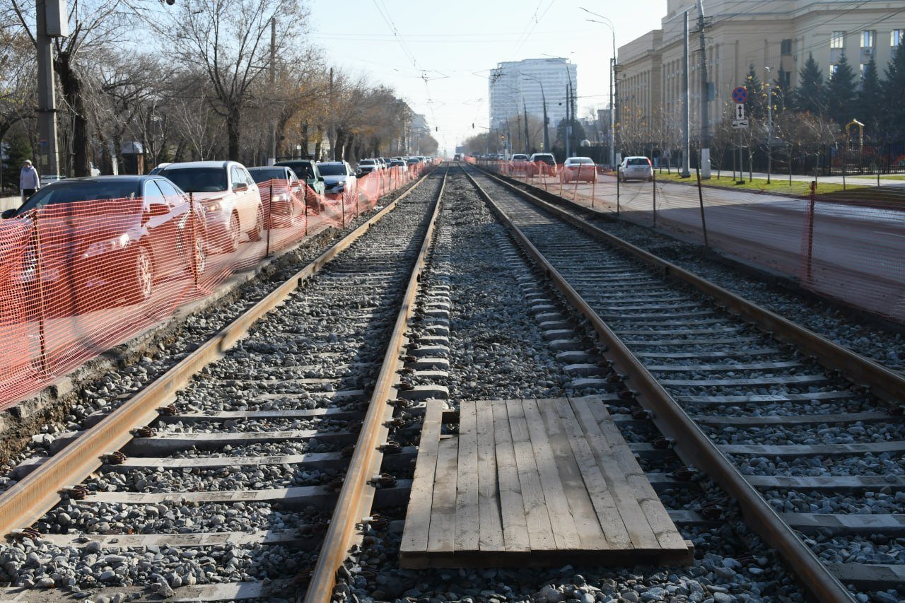 В Волгограде на неделю перекроют улицу Краснознаменскую  Ограничения будут действовать в верхней части улицы от 10-й Дивизии НКВД до Глубокоовражной, начиная с 23 декабря и до 6.00 часов 1 декабря.   Объехать перекрытый участок волгоградские автомобилисты могут по улицам Глубокоовражной, Коммунистической и по проспекту Ленина.