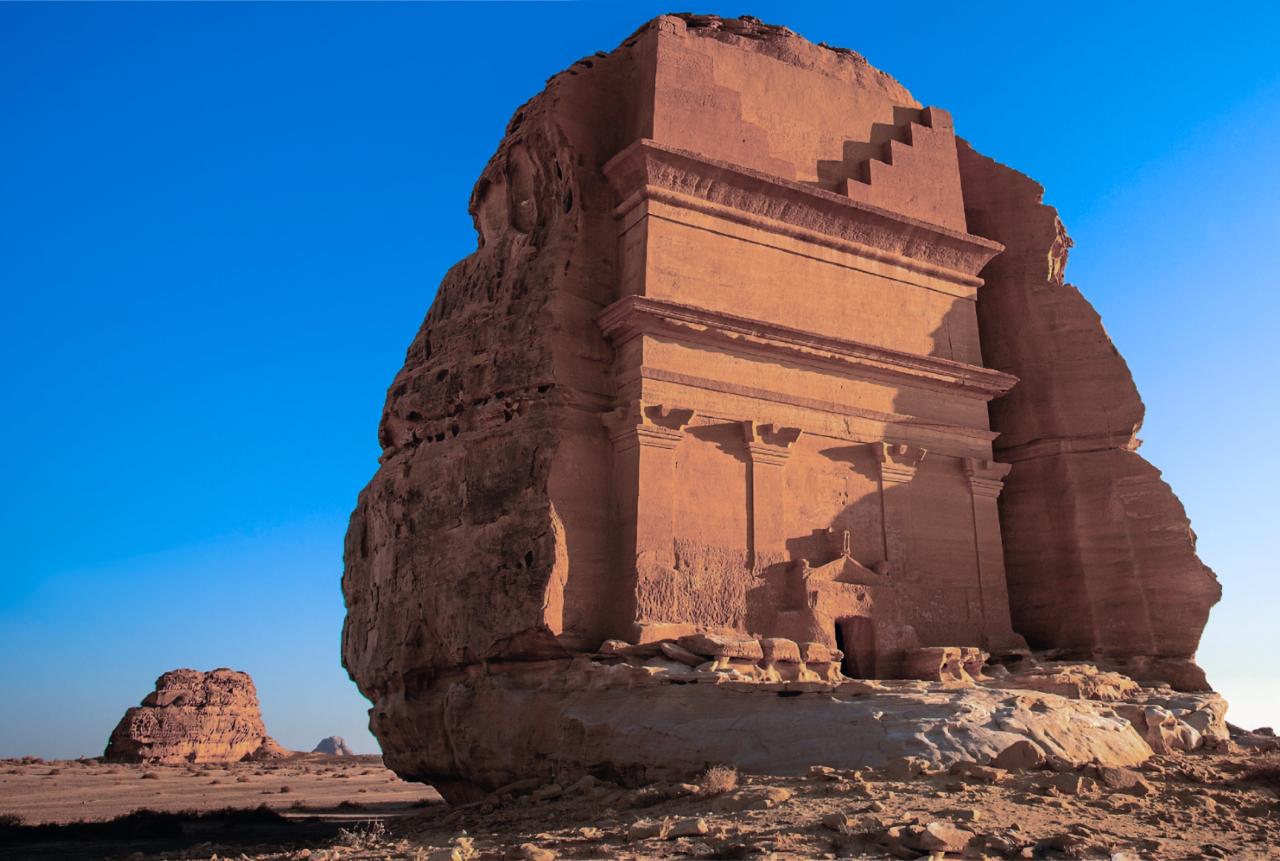 Новое соглашение о взаимных безвизовых поездках граждан России и Саудовской Аравии может начать действовать во второй половине года заявил сегодня глава Минпромторга РФ Антон Алиханов Оно в декабре было подписано мы надеемся что с учетом всех процедур ратификации в середине во второй половине уж точно оно заработает этого года сказал министр цитата по ТАСС Ранее в Минэкономразвития называли совсем другие сроки вступления данного договора в силу конец февраля начало марта 2026 года Согласно документу граждане одного государства смогут въезжать на территорию другого и находиться там без виз до 90 дней в течение года Для поездки будет достаточно действующего загранпаспорта обычного дипломатического или служебного Исключение паломники направляющиеся на хадж или умру им по прежнему придётся оформлять визы Так же как и всем остальным сейчас на visa visitsaudi com tripfarearea RU Подпишись