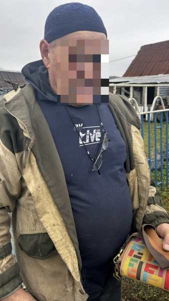 В Стерлитамаке задержали 64 летнего вора он украл сумку с деньгами и кредитками в ТЦ 58 летняя горожанка ненадолго оставила сумку со всем содержимым на скамейке Вернувшись она обнаружила пропажу   Полиция оперативно вышла на след жителя Стерлитамакского района При задержании мужчина сразу признался в содеянном объяснив что воспользовался ситуацией и просто положил бесхозную сумку в свой пакет и спокойно ушел   Возбуждено уголовное дело о краже Суд ограничился для пенсионера подпиской о невыезде После необходимых процедур все украденное вернут законной владелице Фото МВД Башкирии Подписывайтесь на utvugrb