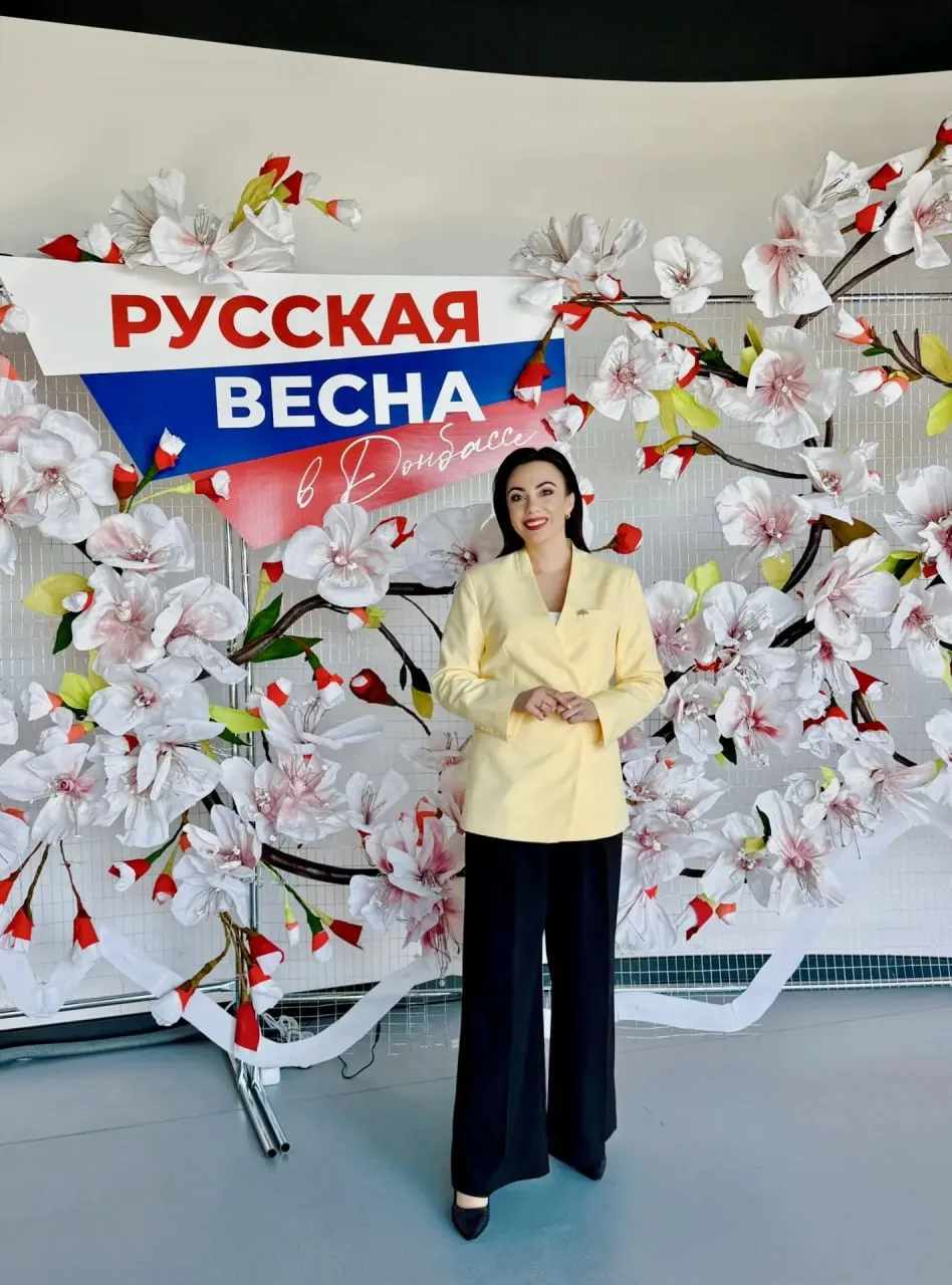 Ровно 12 лет назад в праздник Благовещения к нам пришла действительно благая весть Донецкой Народной Республики быть В этот день приняли Декларацию о суверенитете и Акт о провозглашении государственной самостоятельности ДНР Это было всецело народным решением Вообще те дни яркий пример того что если народ объединен общей мечтой и стремлениями ему под силу абсолютно все даже изменить свое будущее Рождение ДНР происходило как раз на волне единодушия земляков когда люди организовались сами без каких нибудь грошей как выдавали их митингующим на майдане например Весна 2014 навсегда останется в наших сердцах это было такое время что воздух можно было резать ножом вот настолько всё было энергетически заряжено Главред  Подпишись Я в МАХ