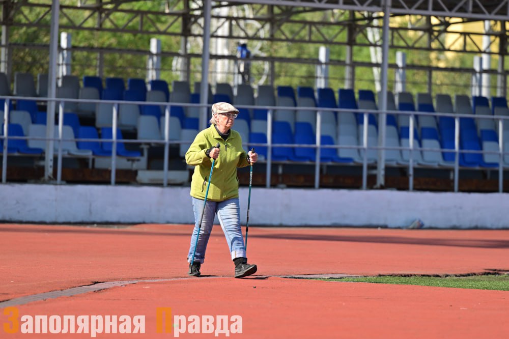За полгода размер средней пенсии вырос менее чем на 300 рублей  В России назвали размер средней пенсии. Он составил почти 23,5 тысячи рублей.  На 1 июля этого года средняя пенсия в России составила 23 456 рублей в месяц. Об этом говорят данные системы Социального фонда РФ, на которые ссылается РИА «Новости».  Согласно документу, с начала года средний размер пенсии в стране увеличился на 281 рубль. При этом средняя пенсия работающих пенсионеров остаётся чуть ниже пенсии неработающих и составляет 21 115 рублей.  Фото: Александр Горбарчук  #зпнорильск #заполярнаяправда #газетанорильск #норильск #талнах #кайеркан #оганер #новостинорильска    ВКонтакте     Telegram