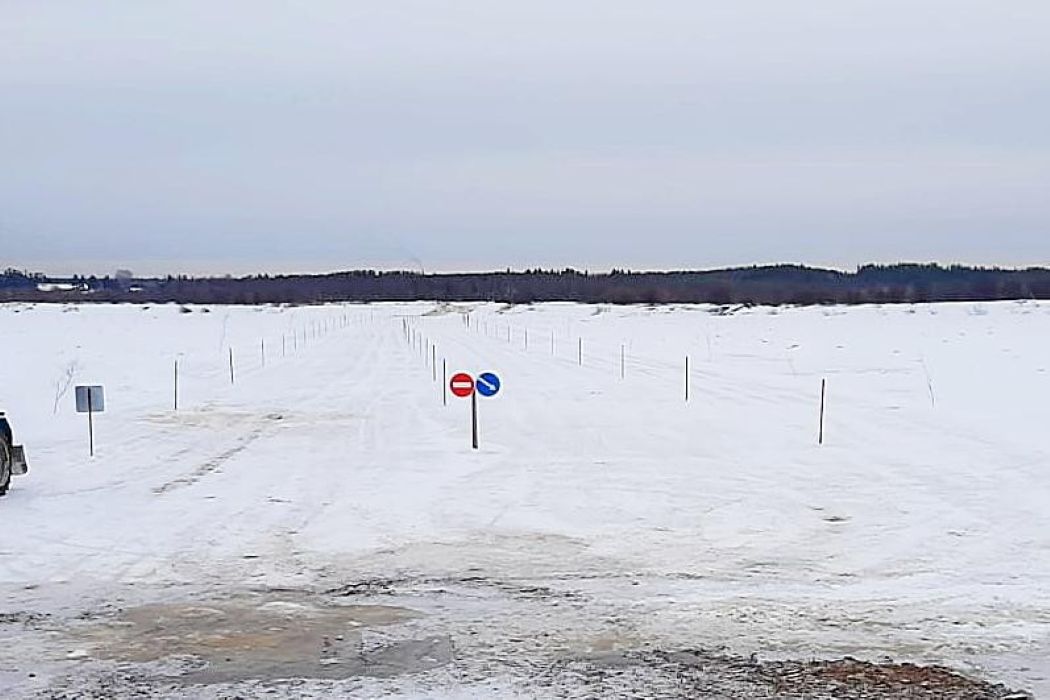 В Седкыркещ разрешили ездить по льду  Автомобильная ледовая переправа через Вычегду в местечке Алешино открыта с 15 января — на месяц позже, чем прошлой зимой.