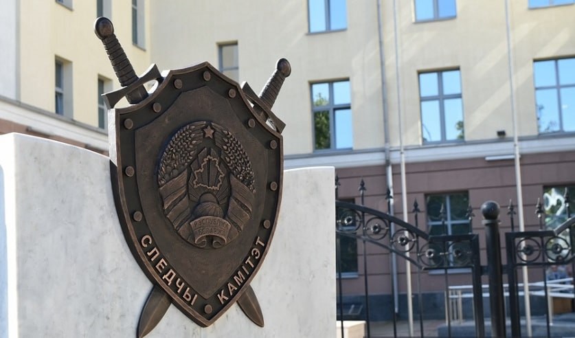 СК пресек деятельность группы "скинхедов" в Мозыре Экстремистское формирование было причастно к совершению ряда нападений на граждан в Мозыре по мотивам национальной и иной социальной вражды и ненависти. Расследование было начато еще в апреле 2024 года: отправной точкой стала информация о том, что несовершеннолетний житель Ельского района разместил в Telegram-группе несколько сообщений, направленных на разжигание межнациональной вражды. Сам он относил себя к деструктивной субкультуре "скинхеды". Как итог, правоохранители вышли на след опасной преступной группы, сплоченной идеологией нацизма, которая отличалась дерзостью в совершении преступлений.
