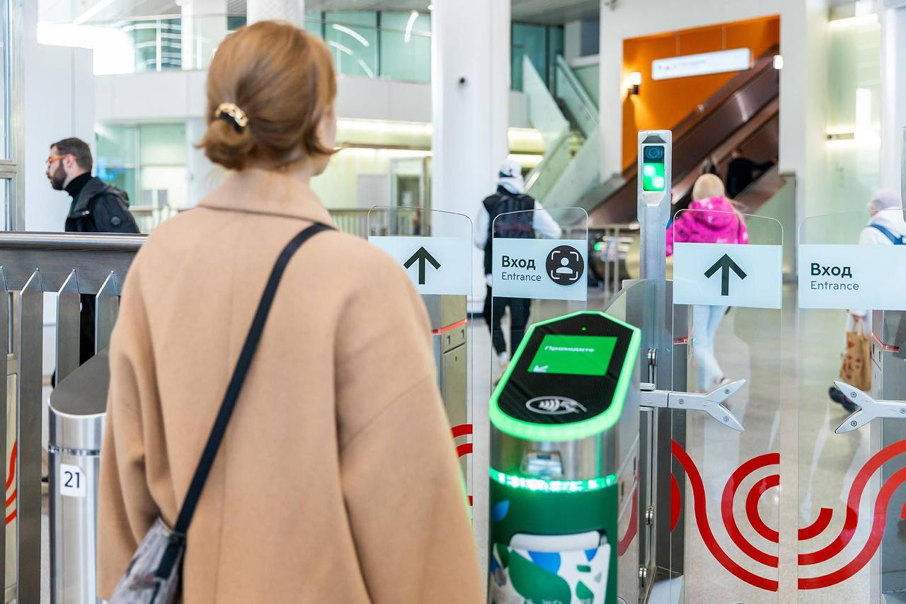 Оплата проезда по биометрии теперь доступна на всех турникетах метро МЦК в Аэроэкспрессе и на причалах городского речного транспорта сообщил мэр Москвы Сергей Собянин