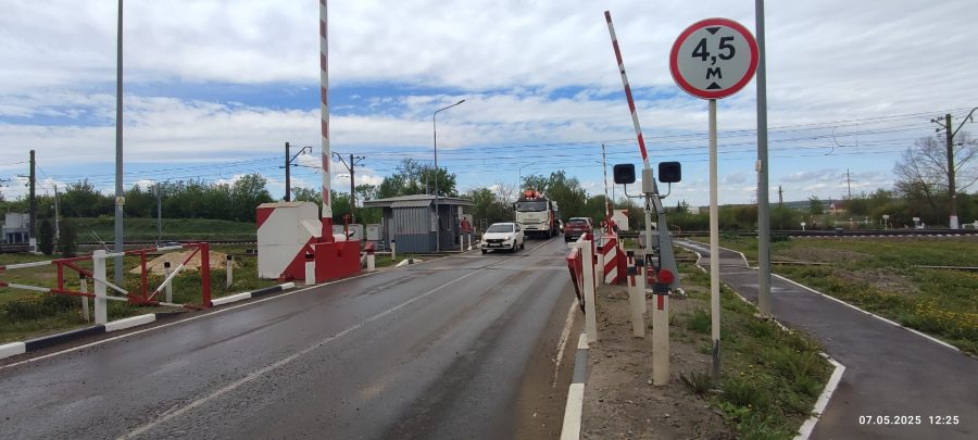 Движение автомобилей на переезде возле станции Глазуновка в Орловской области будет закрыто 5 декабря Движение автомобилей на переезде расположенном возле железнодорожной станции Глазуновка будет полностью закрыто 5 декабря с 8 00 до 19 00 в связи с ремонтно путевыми работами   www infoorel ru news dvizhenie avtomobiley na pereezde vozle stancii glazunovka v orlovskoy oblasti budet zakryto 5 dekabrya html
