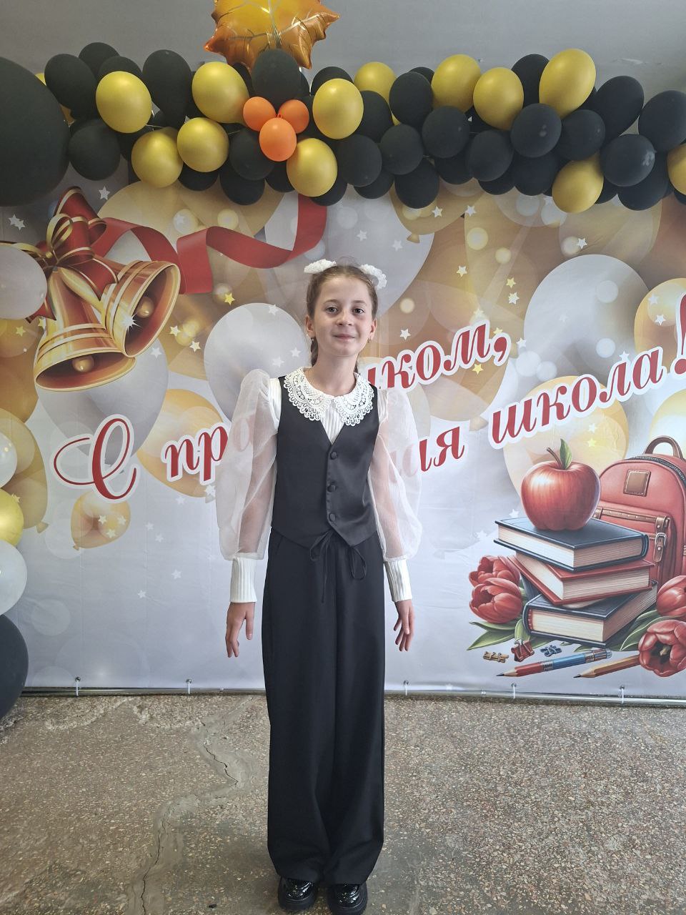 Дарья Снурницына одержала победу во Всероссийском конкурсе сочинений Подведены итоги федерального этапа Всероссийского конкурса сочинений 2025 года в котором приняли участие сотни талантливых школьников со всей страны На федеральный этап было подано 442 работы из которых 100 лучших набравших более 28 баллов из 33 возможных стали победителями С гордостью сообщаем что почётное место среди победителей заняла ученица 6 го класса ГБУ ОО ЗО Новоданиловская средняя общеобразовательная школа 32 имени Героя Советского Союза Николая Гавриловича Лисконоженко Акимовского района Снурницына Дарья Николаевна От имени Министерства образования и науки Запорожской области мы сердечно поздравляем Дарью с заслуженной победой во Всероссийском конкурсе сочинений Мы гордимся достижениями наших талантливых детей из России и искренне рады что они продолжают прославлять отечественную культуру своим мастерством Желаем всем участникам новых творческих успехов неиссякаемого вдохновения ярких идей и побед на всех жизненных и профессиональных путях Пусть ваша страсть к познанию и мастерству слова ведёт вас к новым вершинам