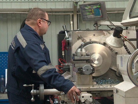 Количество летальных исходов на производстве снизилось втрое в Калужской области В Калуге прошло очередное координационное совещание руководителей органов государственной власти Обсуждали в том числе вопросы соблюдения работодателями требований законодательства в сфере охраны труда и принимаемых мерах по профилактике несчастных случаев на производстве За последние 10 лет в Калужской области в 3 раза снизилось количество летальных случаев на производствах В том числе на 30 несчастных случаев с тяжелыми травмами http gtrk kaluga ru news obschestvo news 58930