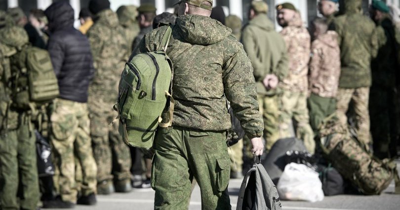 1 Севастополь увеличил выплаты контрактникам СВО Власти Севастополя с 1 февраля повысили единовременную выплату для контрактников отправляющихся в зону СВО до 900 тысяч рублей Ранее она составляла 700 тысяч Решение принято на заседании городского правительства Выплата также распространяется на военнослужащих подразделений беспилотных систем Кроме того участники спецоперации имеют право на земельный участок для строительства дома или альтернативную выплату в 1 млн рублей а также на ряд льгот включая компенсации за ЖКУ и детский сад Севастополь СВО поддержкавоенных выплатыконтрактникам социальнаяподдержка 1 Подпишись на Ломовку Регионы