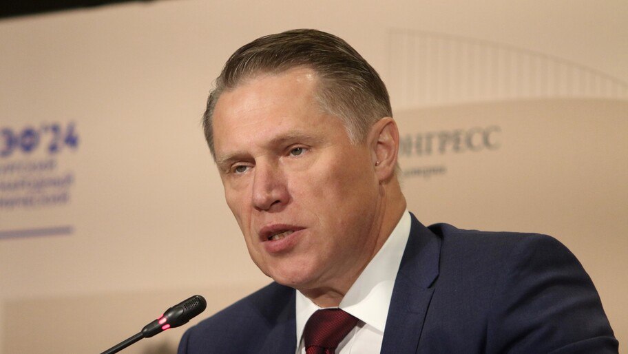 Михаил Мурашко: почти 85% поступивших в продажу лекарств созданы в России «Практически 85% зарегистрированных препаратов за последние три года — отечественные. По итогам 2024 года на один зарегистрированный лекарственный препарат сегодня мы тратим в 3,5 раза меньше, чем 4 года назад. На одно медицинское изделие для доступа на рынок мы тратим в два раза меньше, чем соответственно в предыдущий период», — заявил глава Минздрава РФ Михаил Мурашко на сессии ПМЭФ. Ранее премьер-министр РФ Михаил Мишустин заявлял, что доля отечественного производства среди жизненно необходимых и важнейших препаратов должна вырасти до 90%, а медизделий — до 40%. Фото: Maksim Konstantinov/Global Look Press , VK и ОК и читайте новости на нашем сайте