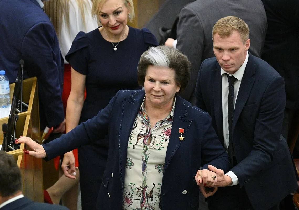 88 летняя Валентина Терешкова снова пойдёт на выборы в Госдуму осенью 2026 года пишут Ведомости Если её выберут то она станет самым пожилым депутатом к окончанию полномочий ей исполнится 93 года banki oil