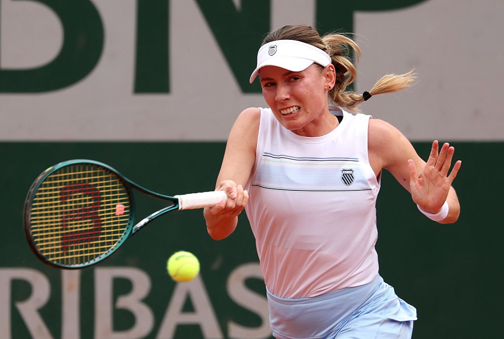 Четвертая ракетка России победила шестую и вышла в полуфинал турнира WTA Российская теннисистка Екатерина Александрова вышла в полуфинал турнира WTA в голландском Хертогенбосхе. В 1/4 финала 30-летняя Александрова, посеянная на турнире под вторым номером, победила соотечественницу Веронику Кудерметову со счетом 5:7, 6:4, 6:2. Следующей соперницей Александровой будет победительница пары Юань Юэ Китай — Элизе Мертенс Бельгия . Александрова занимает 19-е место в мировом рейтинге четвертая из россиянок , на ее счету пять титулов WTA. 28-летняя Кудерметова является 39-й ракеткой мира и шестой из россиянок. Getty Images Подписаться на «РБК Спорт»