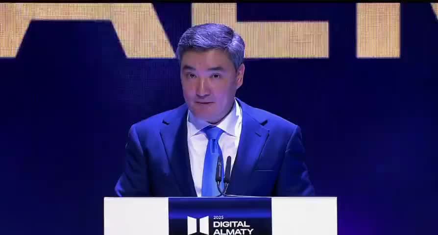 Казахстан запускает программу обучения ИИ на международном форуме Digital Almaty 2025